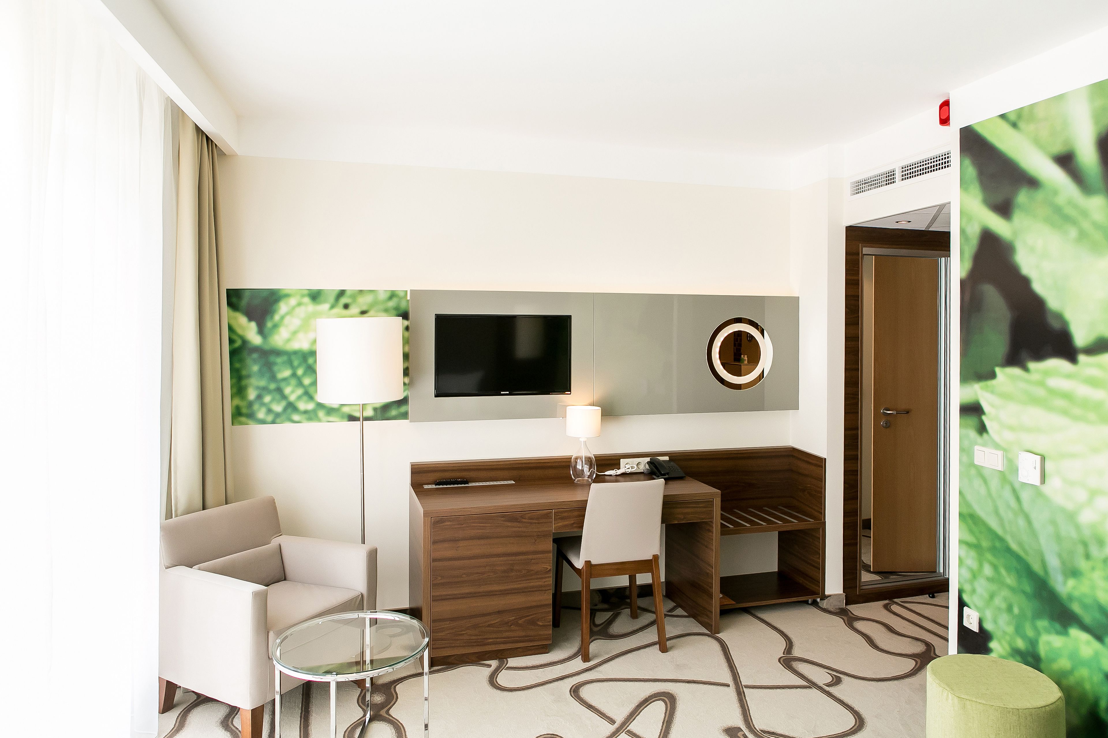 superior double room, 1 double bed, non smoking | 1 bedroom, minibar, in-room safe, desk