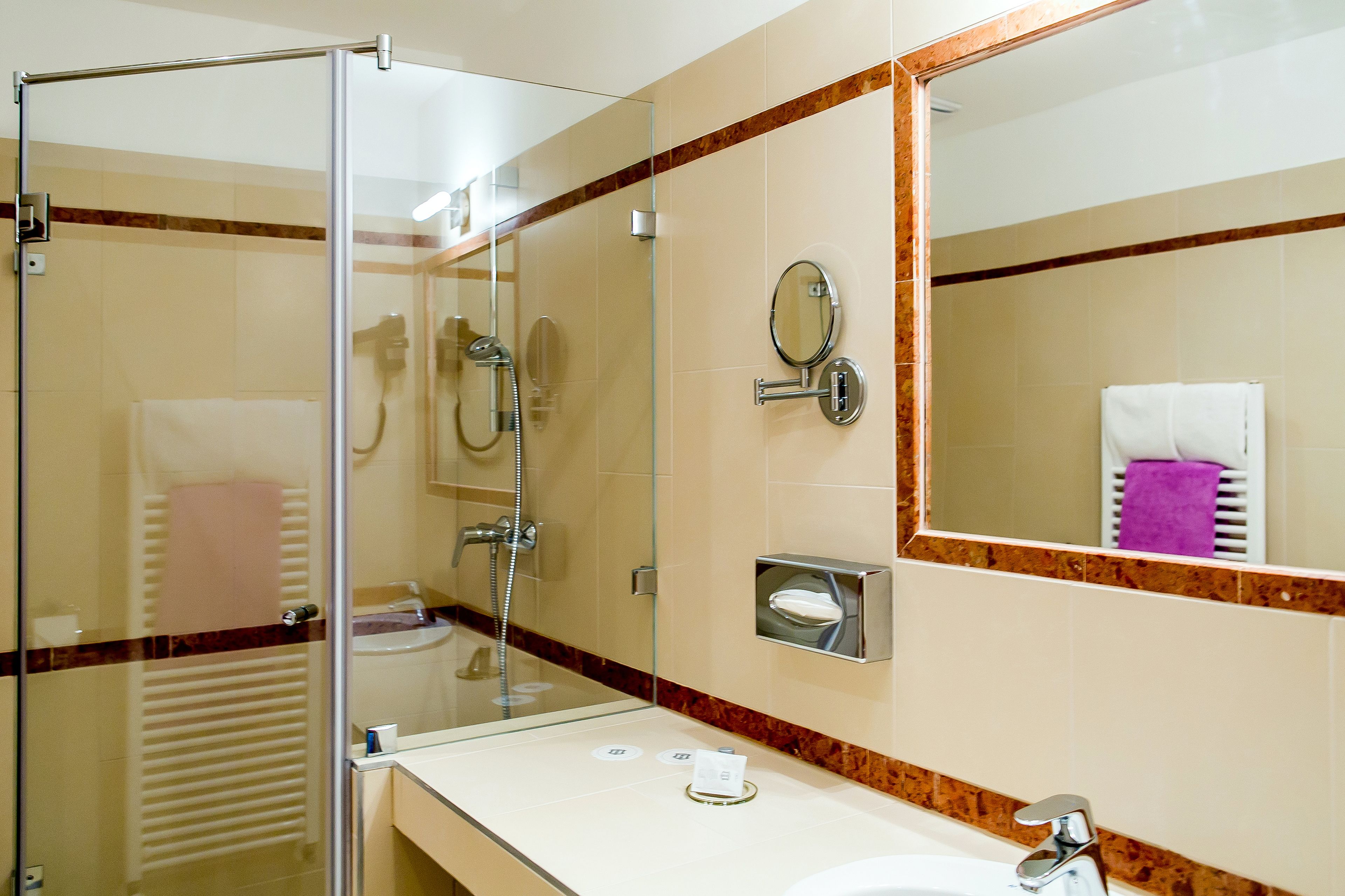 standard double room, 1 double bed, non smoking | bathroom | free toiletries, bathrobes, towels