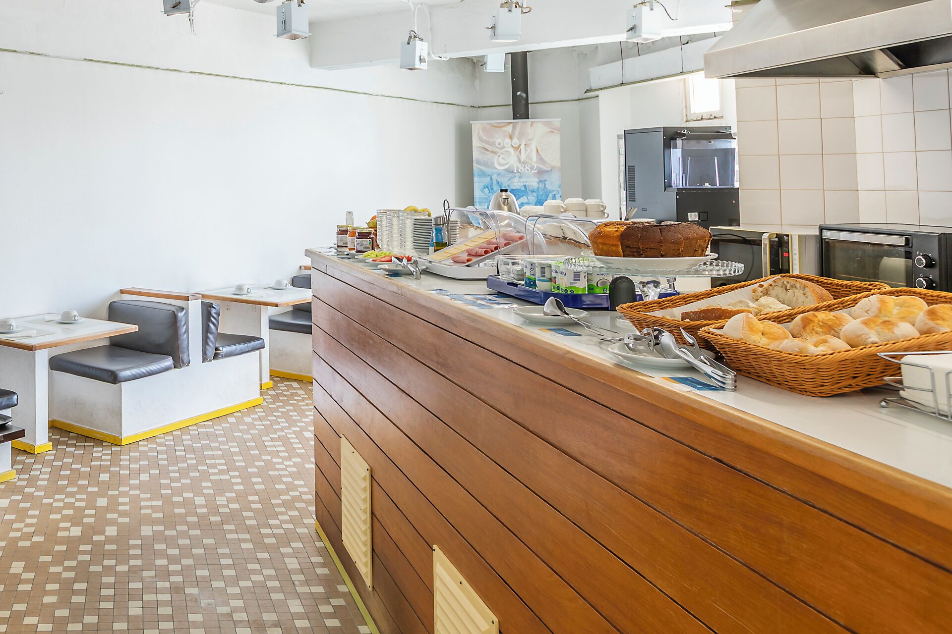 Free daily continental breakfast 