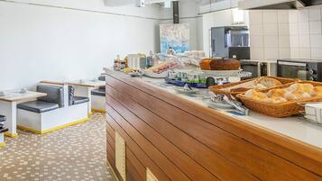 Free daily continental breakfast