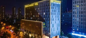 Zhenbao Holiday Hotel (Nanjing Olympic Sports Center)