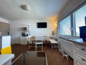 Fridge, microwave, oven, stovetop - Guest House Privát Štrba (Štrba)