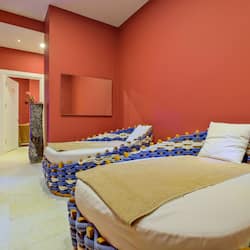 Couples treatment room(s), sauna, Turkish bath/hammam, body treatments