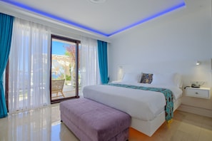 Executive Suite | Egyptian cotton sheets, premium bedding, in-room safe, desk