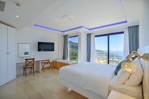 Deluxe Double with Bathtub | ผ้าปูที่นอนฝ้ายอียิปต์, เครื่องนอนระดับพรีเมียม, ตู้นิรภัยในห้องพัก