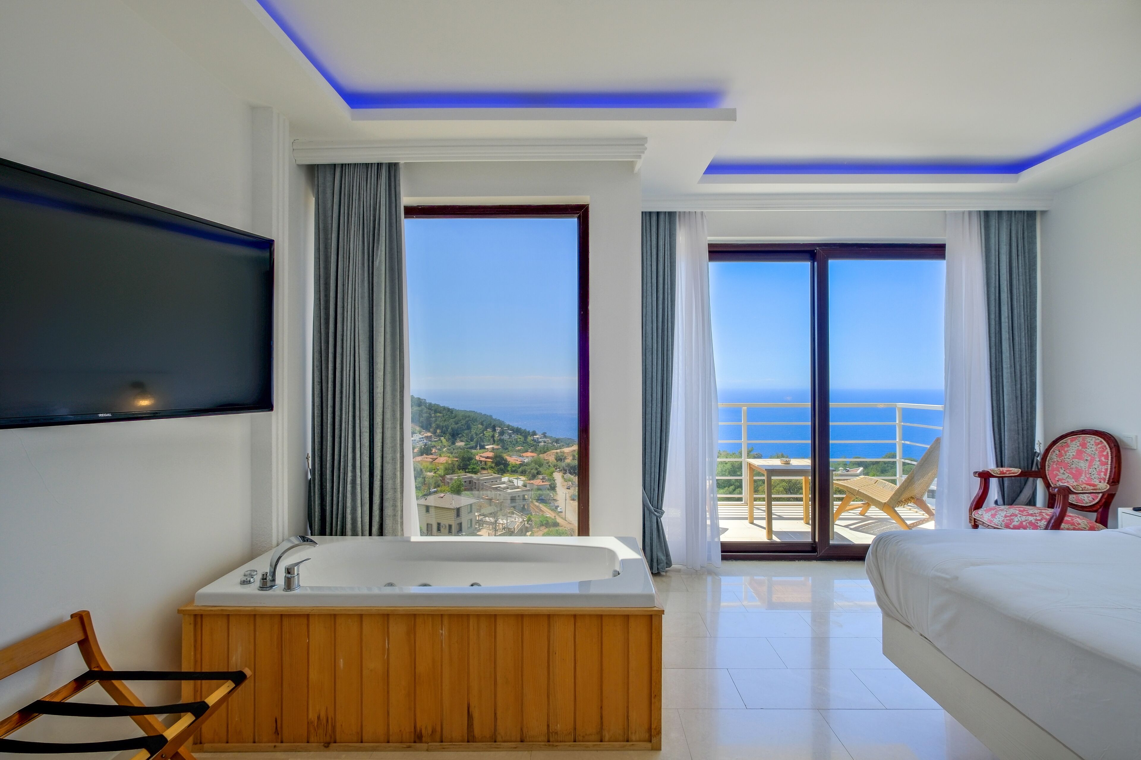 Deluxe Double with Bathtub | Roupas de cama de algodão egípcio, roupas de cama premium