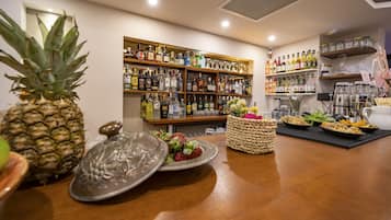 3 bars/lounges, poolside bar