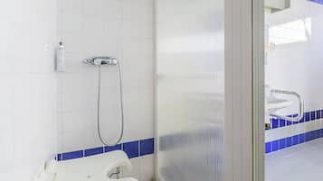 Tomannsrom, tilgjengelighetstilpasset | Bad | Dusj og håndklær