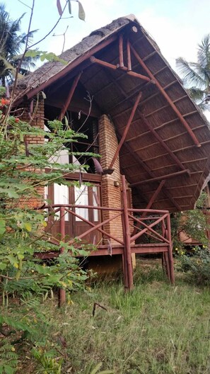 Front of property - Simbamwenni Lodge and Camping (Morogoro)