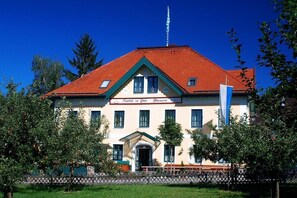 Front of property - Gasthof zur Post Oberwirt (Chieming)