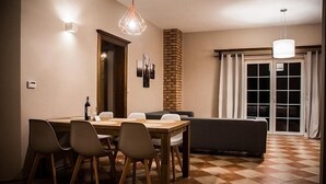 Familie-bungalow, 4 soverom (4 Bathrooms) | Wi-fi (inkludert) og sengetøy