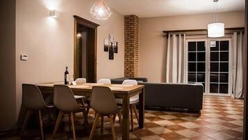 Family Bungalow, 4 Bedrooms (4 Bathrooms) | Wi-fi percuma, cadar katil