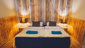 Familie-bungalow, 4 soverom (4 Bathrooms) | Wi-fi (inkludert) og sengetøy