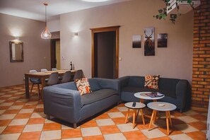 Family Bungalow, 4 Bedrooms (4 Bathrooms) | Free WiFi, bed sheets