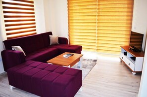 Villa, 3 chambres | Salle de séjour | Téléviseur ACL