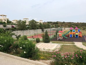 Children’s play area – outdoor