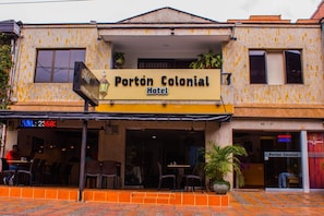 Fachada da propriedade