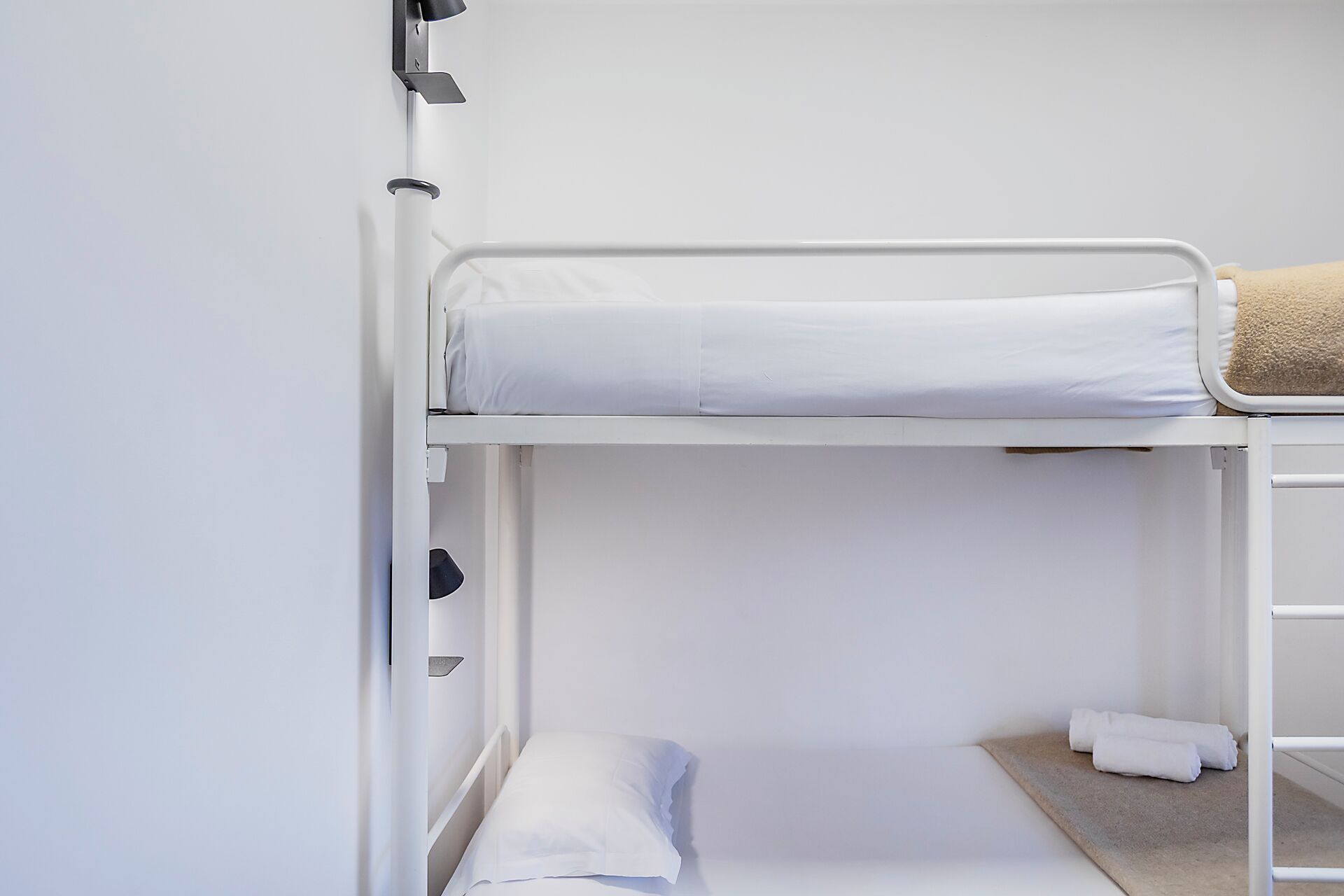 Quarto duplo econômico, 2 quartos, para não fumantes, banheiro compartilhado | Wi-Fi de cortesia, roupa de cama