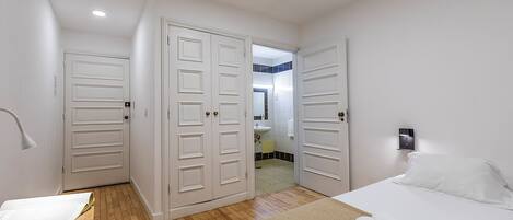 Habitación individual, baño privado | Wifi gratis y ropa de cama