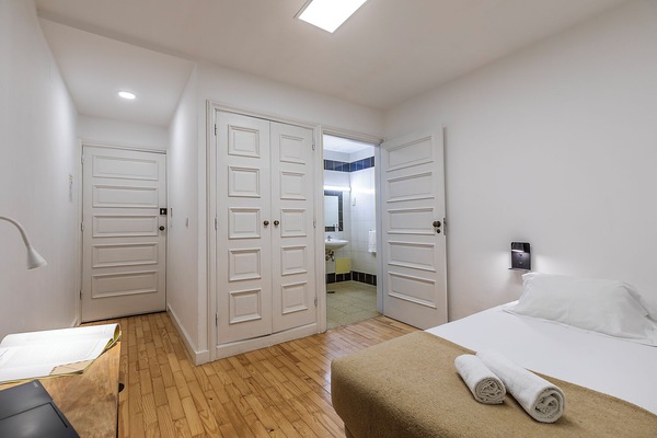 Single Room, Private Bathroom | Down comforters, WiFi (free), bed sheets