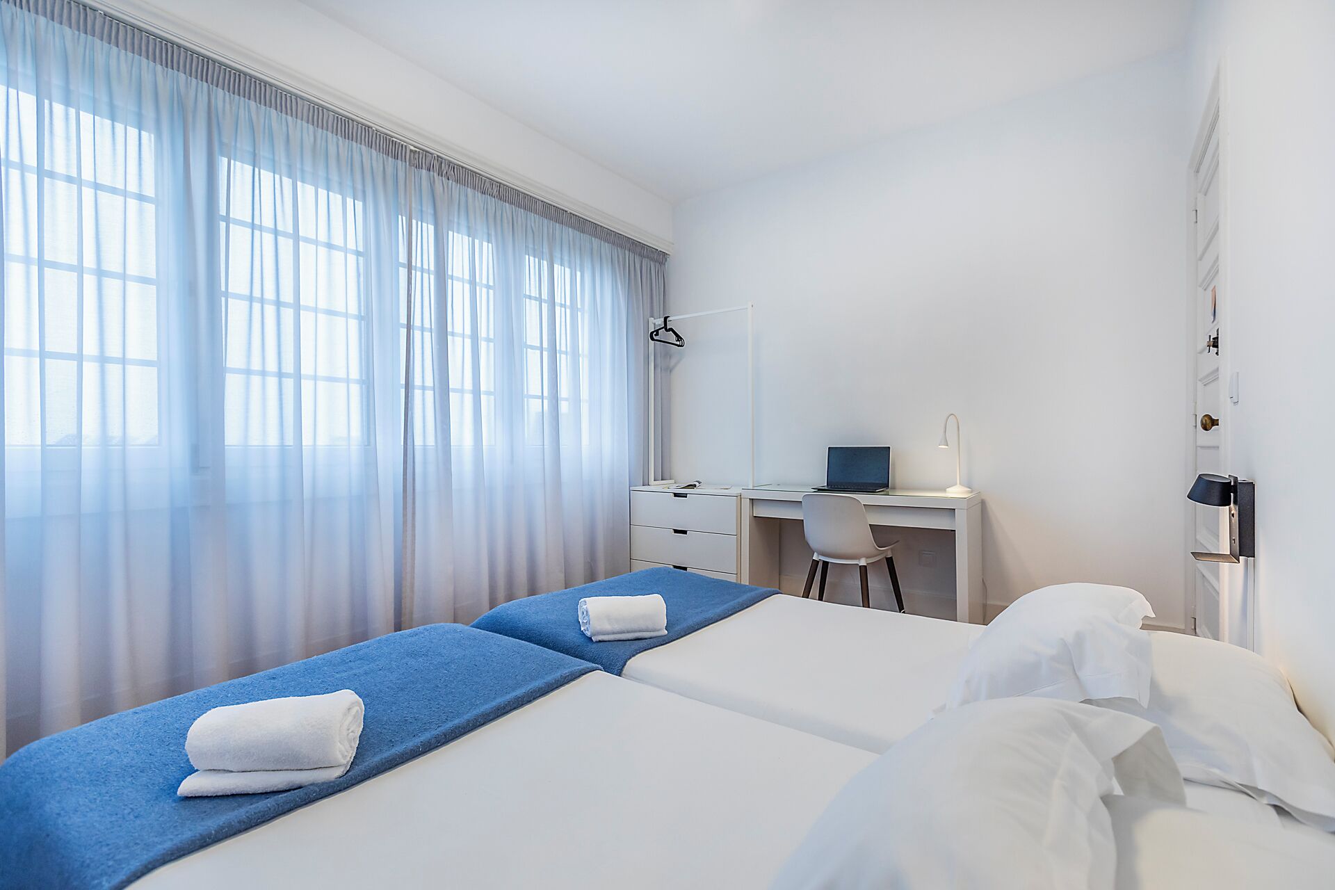 Quarto duplo, banheiro compartilhado | Wi-Fi de cortesia, roupa de cama