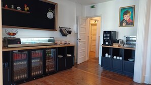 Ilmainen päivittäinen mannermainen aamiainen