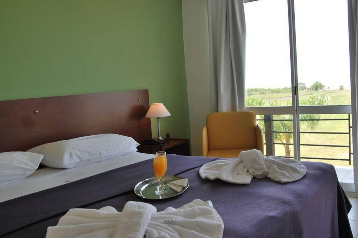 Minibar, escritorio, cortinas opacas y wifi gratis