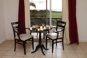 Premium Room, Lake View | In-room dining