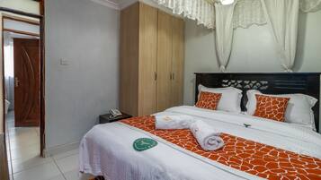 Appartement Confort, 2 chambres, non-fumeurs, rez-de-chaussée | Literie hypoallergénique, bureau