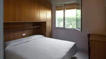 Appartement, 2 slaapkamers | Verduisterende gordijnen, geluiddichte muren