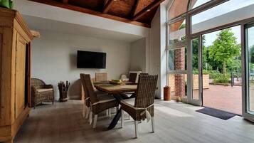 Deluxe Apartment, Ensuite (#04) | Lounge