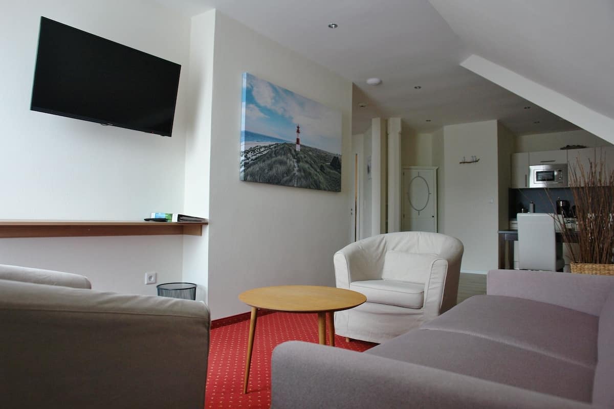 Standard Suite, Private Bathroom (#14) | Interior
