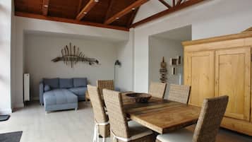 Deluxe Apartment, Ensuite (#04) | Lounge