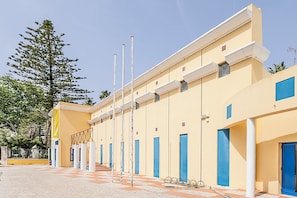 Front of property – evening/night - HI Faro- Pousada de Juventude - Hostel (Faro)