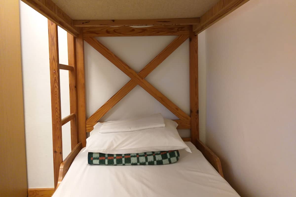 Room, Shared Bathroom (5 Beds) | Iron/ironing board, free WiFi
