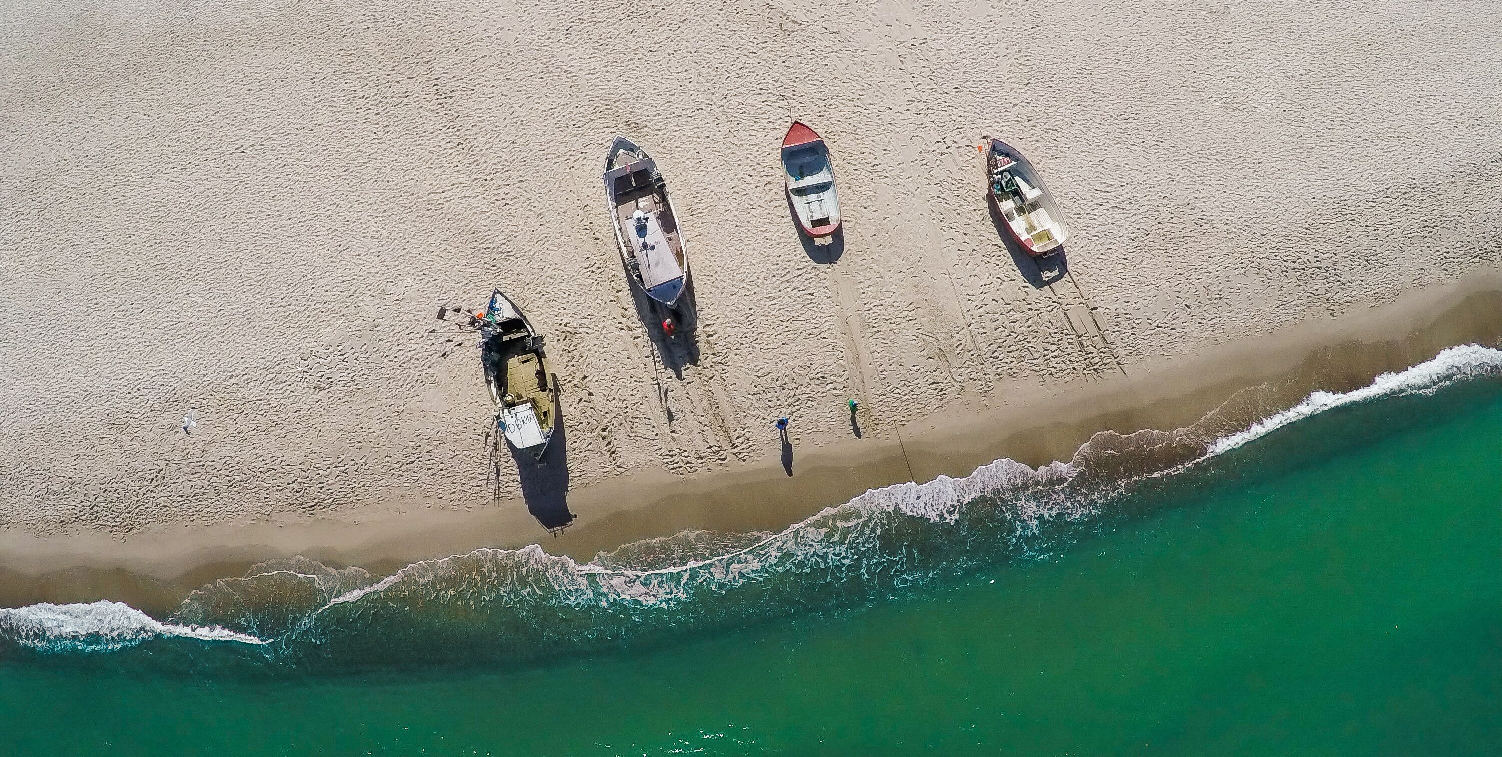 En la playa, arena blanca, bar en la playa