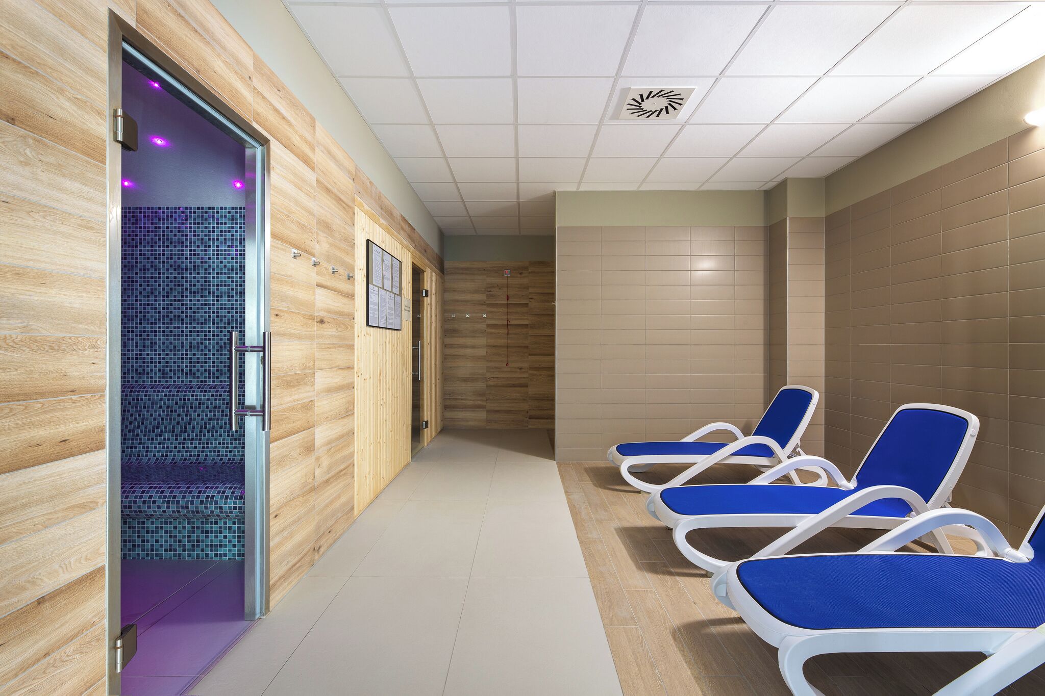 熱水浴缸、 蒸氣室、身體療程、水療、芳香療法、熱石按摩