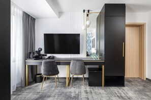 سرير سفر وملاءات أسرّة