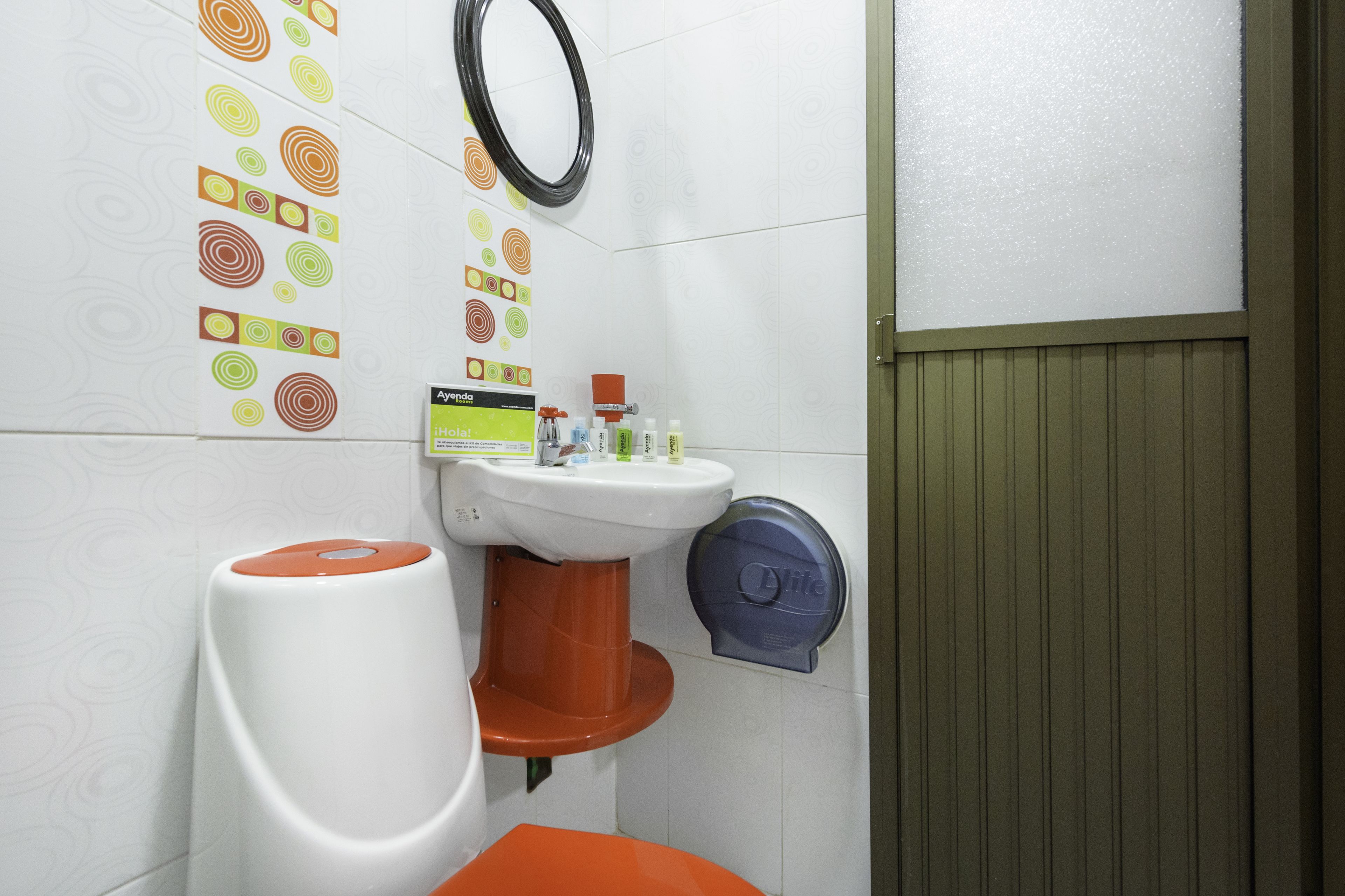 shower, free toiletries, towels