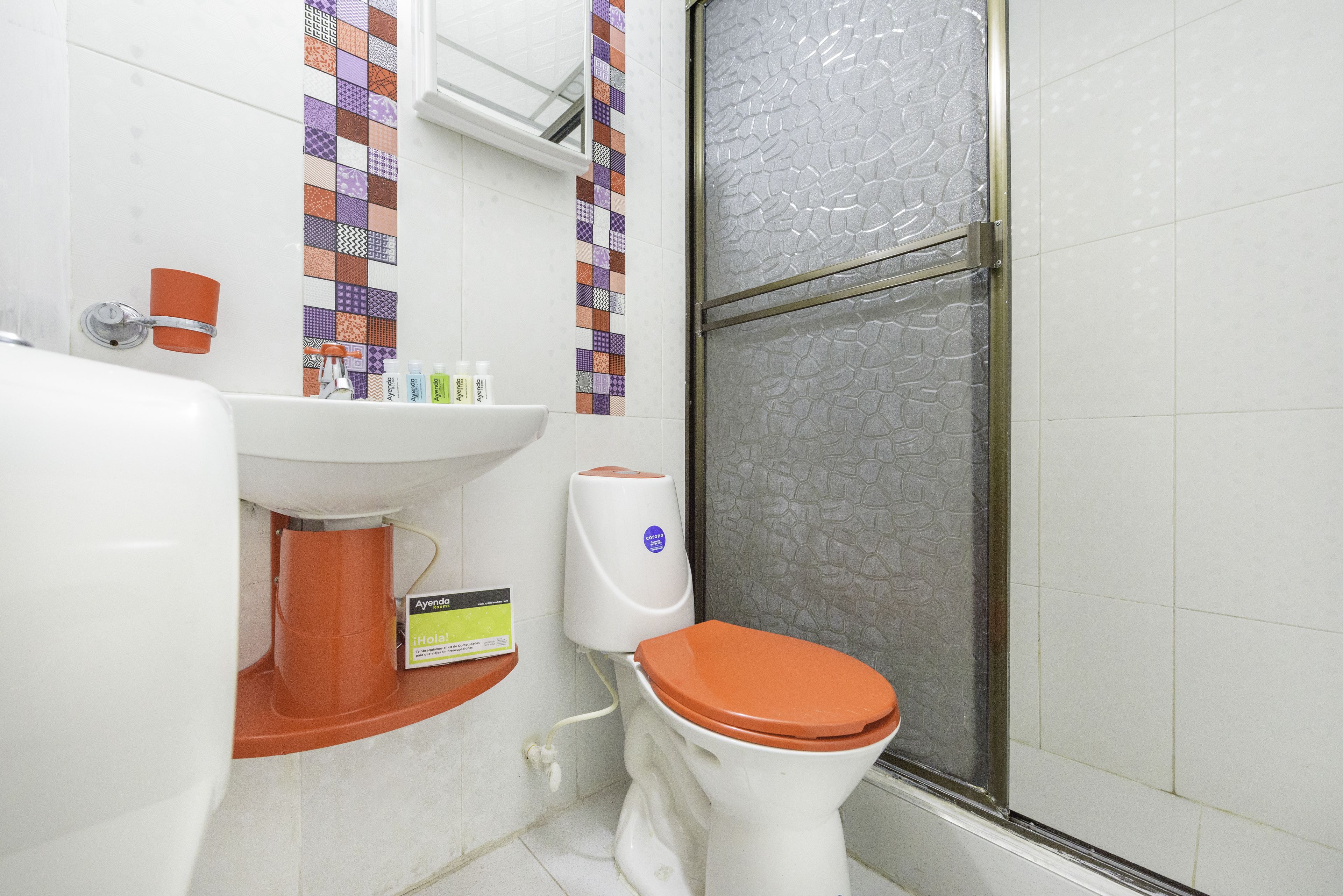 triple room, non smoking | bathroom | shower, free toiletries, towels