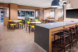 Free daily continental breakfast  - Fairfield Inn & Suites by Marriott Memphis Collierville (Collierville)