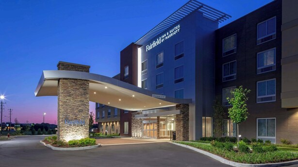 A Fairfield Inn & Suites by Marriott hotel with a modern entrance, clear signage, and a landscaped driveway. - Fairfield Inn & Suites by Marriott Memphis Collierville (Collierville)