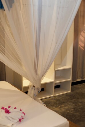 Triple Room | Iron/ironing board, free WiFi, bed sheets