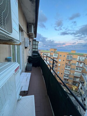 Kamar Double atau Twin Deluks, balkon (#1) | Minibar, meja kerja, tirai kedap cahaya, dan kedap suara