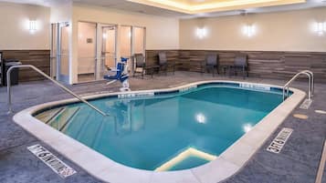 Una piscina cubierta