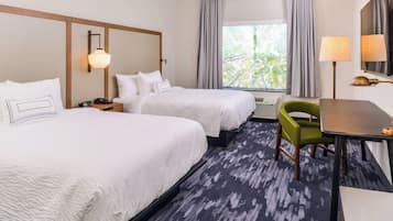 Escritorio y espacio para trabajar con un portátil