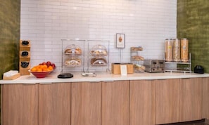 Déjeuner continental gratuit tous les jours