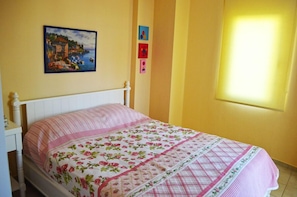 Villa | 1 dormitorio, escritorio, tabla de planchar con plancha y ropa de cama