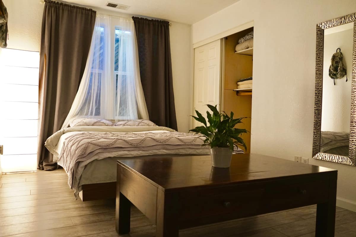 Free WiFi, bed sheets