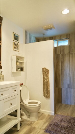Bathroom - Gorgeous Country Home (Sebastopol)